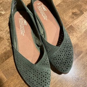 Toms Juti Flats - New, worn once. Size 8W